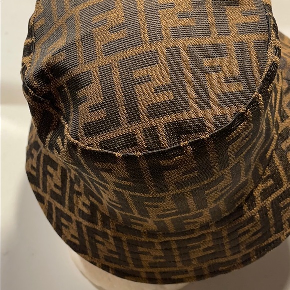 Bucket hats - Picture 2 of 3